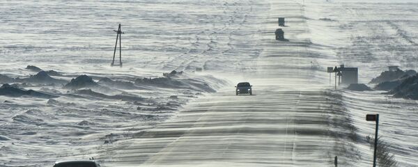 Автомобильная на заснеженной трассе. Архивное фото - Sputnik Кыргызстан