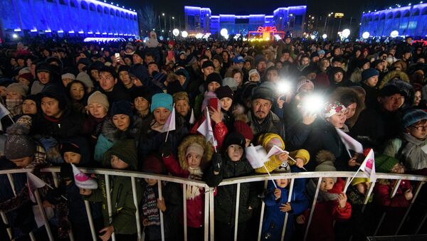 Церемонии зажжения главной новогодней елки Кыргызстана площади Ала-Тоо в Бишкеке. Архивное фото - Sputnik Кыргызстан