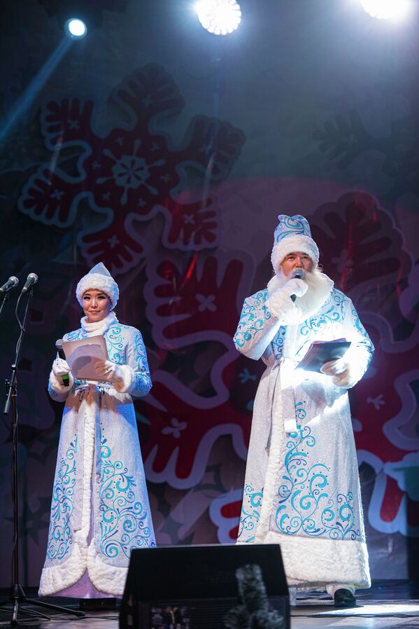 Церемонии зажжения главной новогодней елки Кыргызстана площади Ала-Тоо в Бишкеке  - Sputnik Кыргызстан