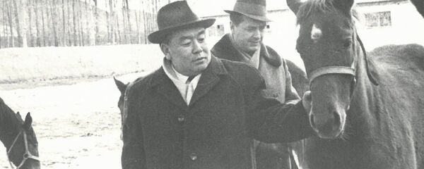 Белгилүү мамлекеттик жана партиялык ишмер Абды Сүйөркуловдун архивдик сүрөтү - Sputnik Кыргызстан