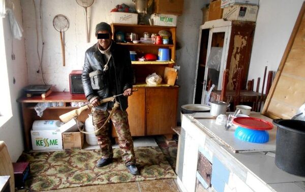 Рейд, целью которого было раскрытие преступлений, связанных с незаконным оборотом огнестрельного оружия, боеприпасов, взрывчатых веществ и взрывных устройств, провели в области 2-7 декабря - Sputnik Кыргызстан