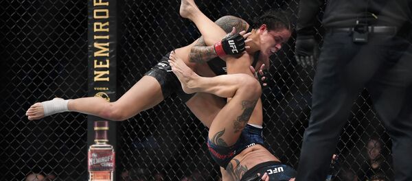 UFC 245 в Парадайсе. Аманда Нуньес и Жермейн де Рандами - Sputnik Кыргызстан