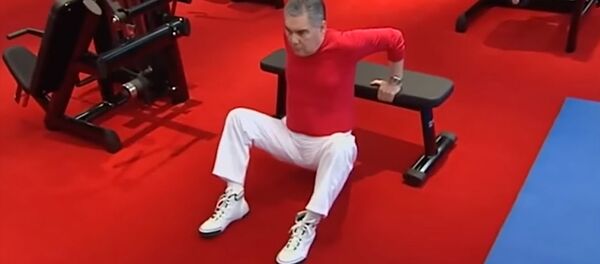 Президент Туркменистана лично тренирует силовиков — видео из спортзала - Sputnik Кыргызстан