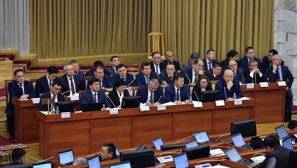 Министры и члены правительства КР на заседании Жогорку Кенеша. Архивное фото - Sputnik Кыргызстан