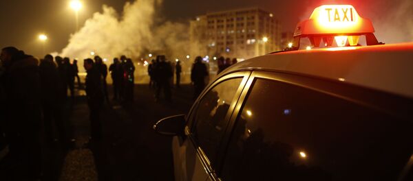 Автомобиль такси. Архивное фото Автомобиль такси. Архивное фото - Sputnik Кыргызстан