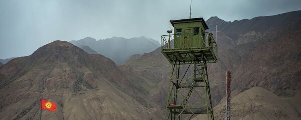 Пограничник на смотровой вышке. Архивное фото - Sputnik Кыргызстан
