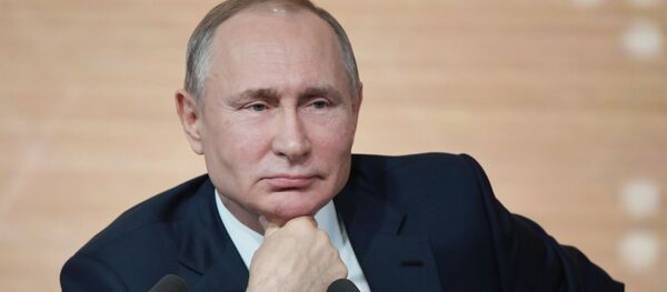 Россия президенти Владимир Путин Москва шаарында өтүп жаткан президенттин маалымат жыйынын учурунда - Sputnik Кыргызстан