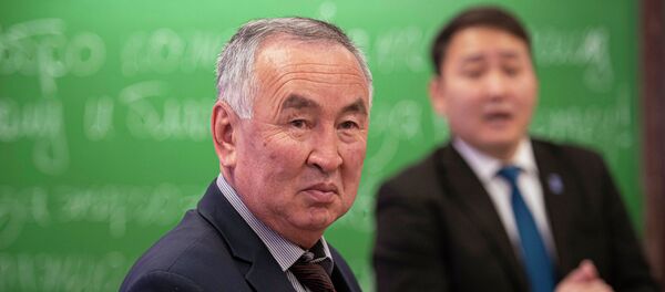 Директор Департамента профилактики заболеваний и госсанэпиднадзора Минздравоохранения КР Толо Исаков Директор Департамента профилактики заболеваний и госсанэпиднадзора Минздравоохранения КР Толо Исаков - Sputnik Кыргызстан