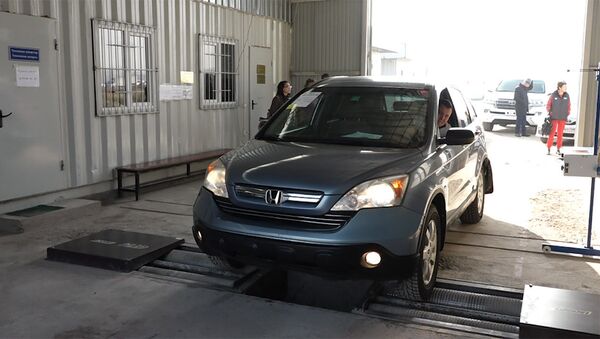 Как машины из-за рубежа проверяют на безопасность в Кыргызстане. Видео - Sputnik Кыргызстан
