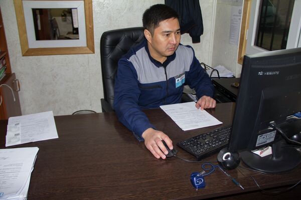 Кыргызстанга сырттан келген унаалар кантип текшерилет? Видео - Sputnik Кыргызстан