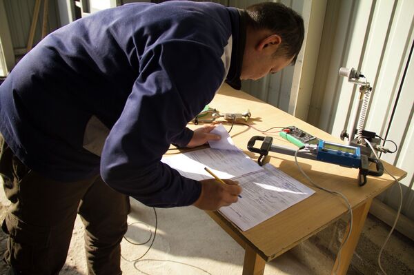 Кыргызстанга сырттан келген унаалар кантип текшерилет? Видео - Sputnik Кыргызстан