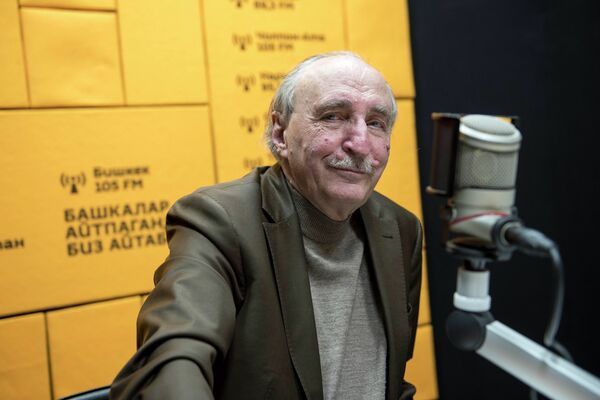 Есть люди, которых я бы близко не подпускал к медицине, — декан медфака КРСУ Есть люди, которых я бы близко не подпускал к медицине, — декан медфака КРСУ - Sputnik Кыргызстан