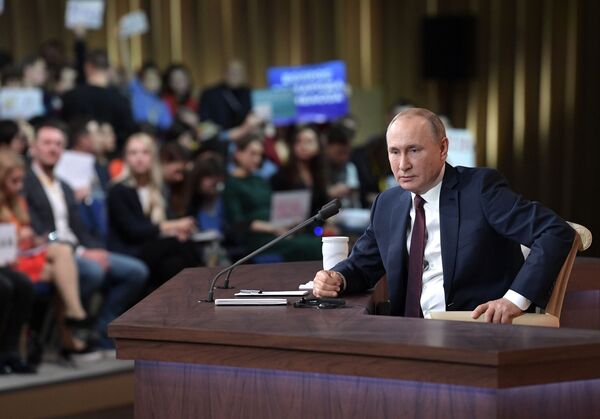 Ежегодная большая пресс-конференция президента РФ В. Путина - Sputnik Кыргызстан
