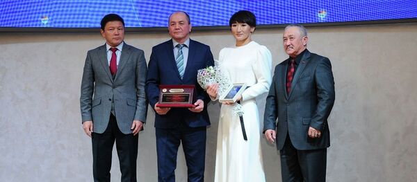 Жаштар иши, дене тарбия жана спорт агенттиги 2019-жылдын мыкты спортчуларына сыйлык тапшырды - Sputnik Кыргызстан