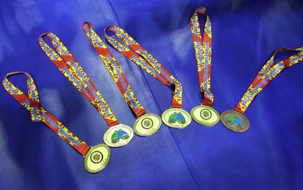 Кыргызстандык балбандар алыш бел боо күрөшү боюнча дүйнө чемпионатында беш алтын, бир коло медаль утту - Sputnik Кыргызстан
