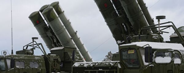 Пусковые установки зенитной ракетной системы С-400 Триумф. Архивное фото Пусковые установки зенитной ракетной системы С-400 Триумф. Архивное фото - Sputnik Кыргызстан