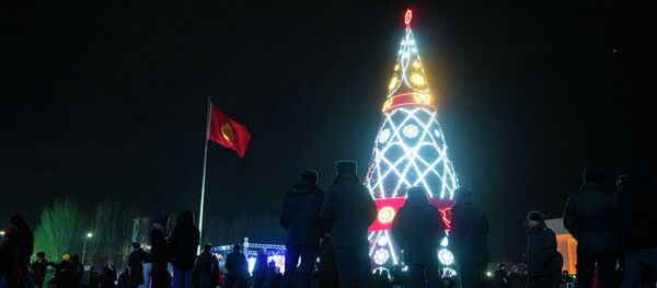 Церемонии зажжения главной новогодней елки Кыргызстана площади Ала-Тоо в Бишкеке  - Sputnik Кыргызстан
