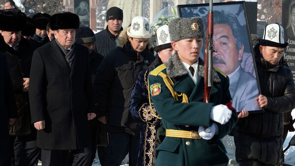 Церемония прощания со знаменитым кинорежиссером Болотом Шамшиевым - Sputnik Кыргызстан