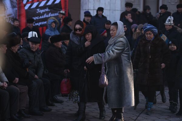 Гражданская панихида по известному кыргызскому режиссеру Болоту Шамшиеву - Sputnik Кыргызстан