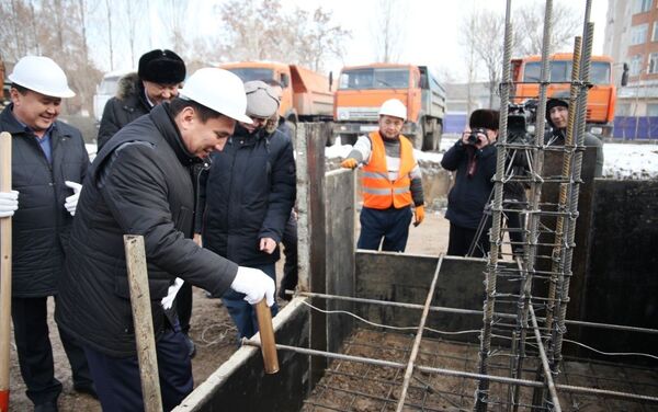 В ходе мероприятия мэр дал отдельное поручение осуществлять контроль над качеством строительных работ - Sputnik Кыргызстан