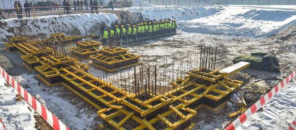 В Бишкеке началось строительство общеобразовательной школы по улице Молдокулова в одном из самых густонаселенных жилмассивов — Кок-Жаре - Sputnik Кыргызстан