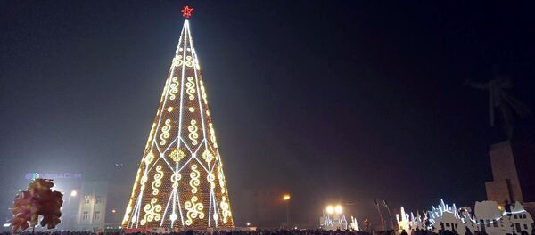 Церемония зажжения елки в Оше Церемония зажжения елки в Оше - Sputnik Кыргызстан
