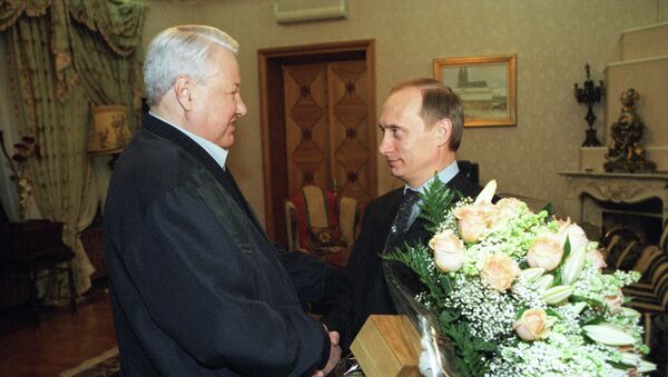  Россиянын биринчи президенти Борис Ельцин жана азыркы президенти Владимир Путин. Архив - Sputnik Кыргызстан