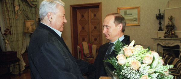 Россиянын биринчи президенти Борис Ельцин жана азыркы президенти Владимир Путин. Архив Россиянын биринчи президенти Борис Ельцин жана азыркы президенти Владимир Путин. Архив - Sputnik Кыргызстан