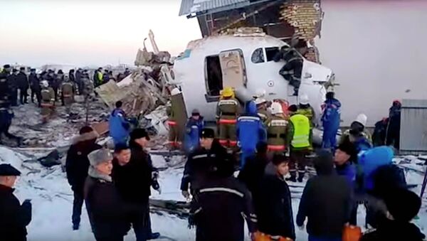 Видео с места крушения самолета в Алматы - Sputnik Кыргызстан