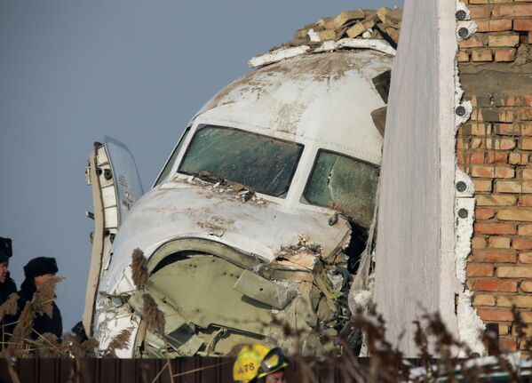 Авиакрушение пассажирского самолета под Алматы - Sputnik Кыргызстан