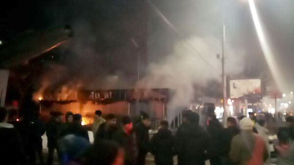 В центре Бишкека в магазине одежды вспыхнул пожар — фото, видео - Sputnik Кыргызстан