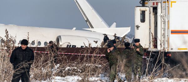 На месте крушения самолета Fokker-100 авиакомпании Bek Air, следовавшего рейсом Алматы — Нур-Султан (Казахстан). - Sputnik Кыргызстан
