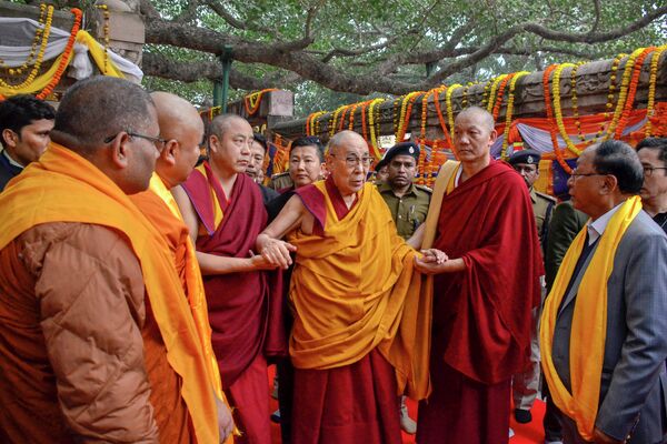Духовный лидер последователей тибетского буддизма Далай-лама XIV - Sputnik Кыргызстан