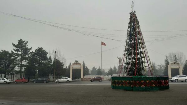 Новогодняя елка в районом центре Базар-Коргона - Sputnik Кыргызстан