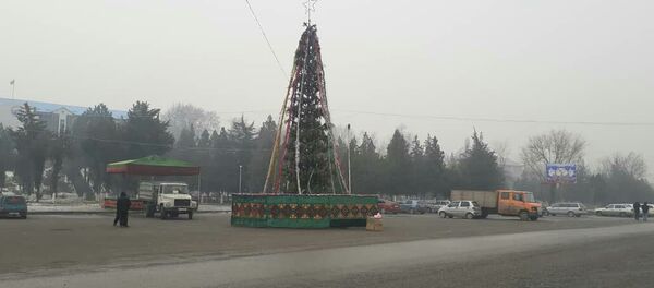 Новогодняя елка в районом центре Базар-Коргона - Sputnik Кыргызстан