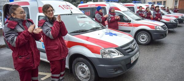 Мэрия Тез жардам кызматына алты автоунаа белек кылды. Мэрия Тез жардам кызматына алты автоунаа белек кылды. - Sputnik Кыргызстан