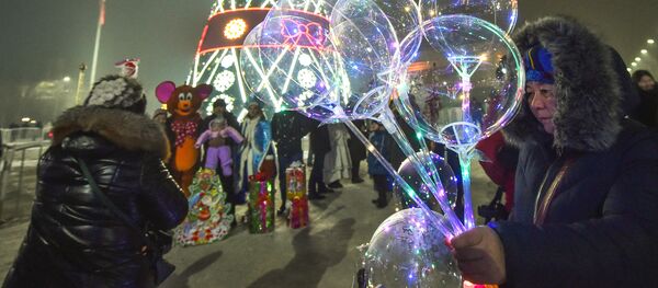 Церемония зажжения главной елки на площади Ала-Тоо в Бишкеке - Sputnik Кыргызстан