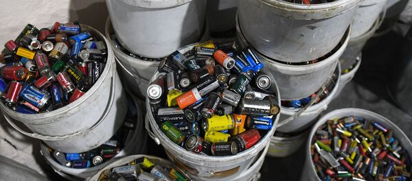 Сортировка твердых бытовых отходов - Sputnik Кыргызстан