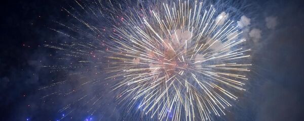 Праздничный салют на центральной площади Ала-Тоо. Архивное фото - Sputnik Кыргызстан