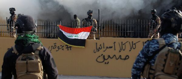 Сотрудники иракских сил безопасности у посольства США в Багдаде - Sputnik Кыргызстан