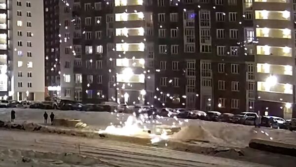 Мужчина подорвался при запуске петарды — видео - Sputnik Кыргызстан