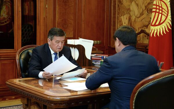 Президент Сооронбай Жээнбеков бүгүн, 3-январда, премьер-министр Мухаммедкалый Абылгазиев менен жолугушту - Sputnik Кыргызстан