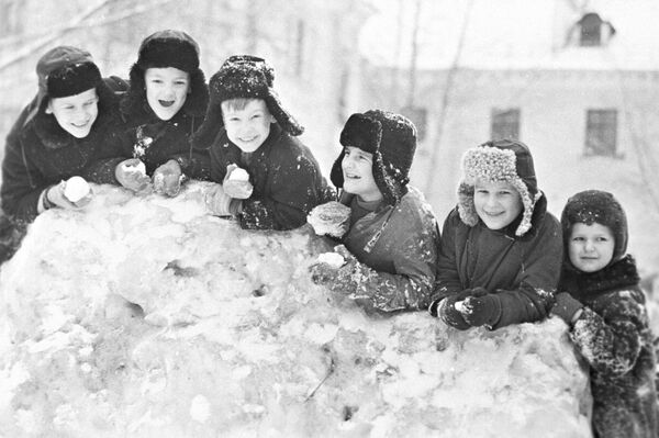 Зимние каникулы у школьников Череповца, 1971 год - Sputnik Кыргызстан
