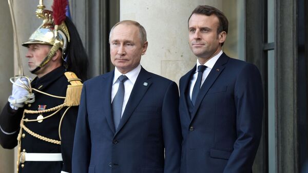 Президент РФ Владимир Путин и президент Франции Эммануэль Макрон. Архивное фото - Sputnik Кыргызстан
