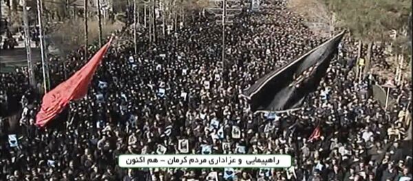 Тысячи иранцев вышли на митинг после убийства генерала Сулеймани — видео - Sputnik Кыргызстан