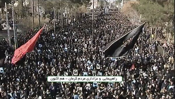 Тысячи иранцев вышли на митинг после убийства генерала Сулеймани — видео - Sputnik Кыргызстан