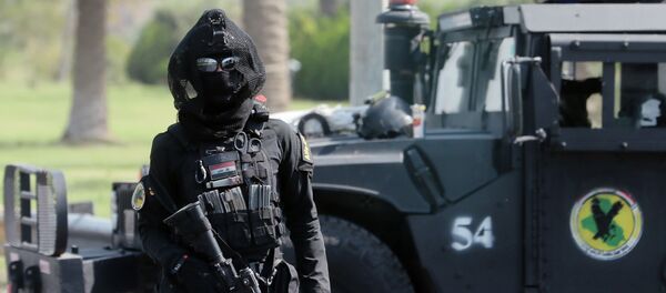 Боец спецподразделения по борьбе с терроризмом на улице Багдада. - Sputnik Кыргызстан