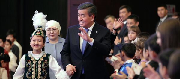 Президент Кыргызской Республики Сооронбай Жээнбеков на праздничном мероприятии. Архивное фото - Sputnik Кыргызстан