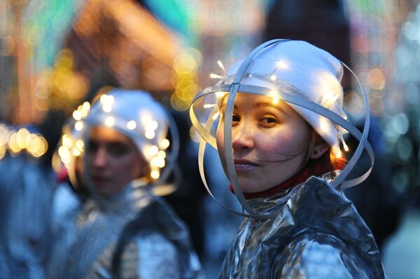 Новогоднее украшение центральных улиц Москвы - Sputnik Кыргызстан