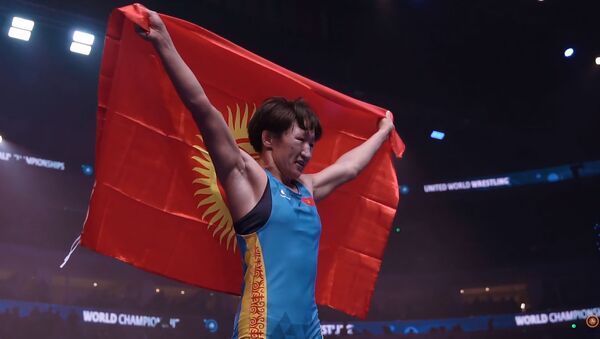 Как Тыныбекову показали в топ-3 лучших борцов-женщин года — видео - Sputnik Кыргызстан